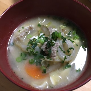 野菜たっぷりの豚汁